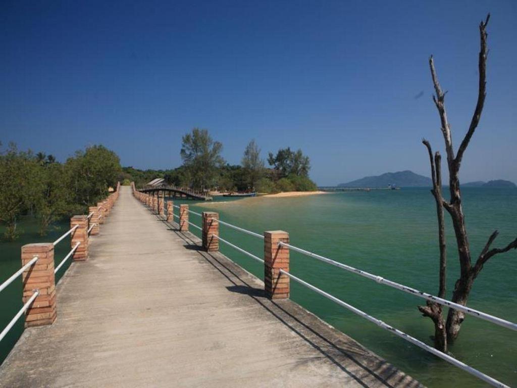The Blue Sky Resort@ Koh Payam Koh Phayam Exterior foto